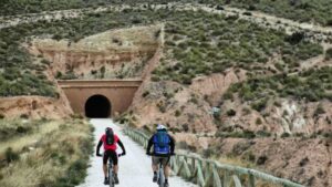 Rutas de MTB y BTT en el salvaje interior de Alicante: Adrenalina entre montañas | EstanciasAlicante.com